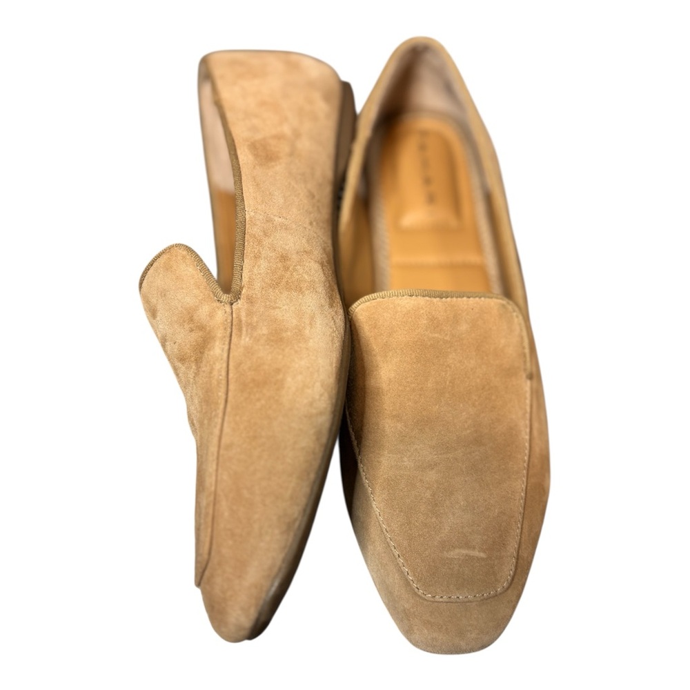 Tahari Light Brown Suede Loafers
Size 8M